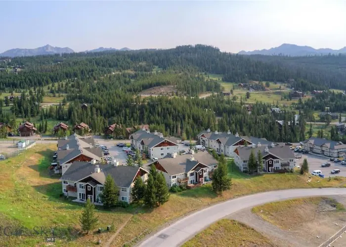 Rustic 2 Bedroom Mountain View-Walk To Resort