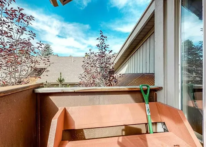 Cozy Condo Scenic Balcony Adjacent Golf Course